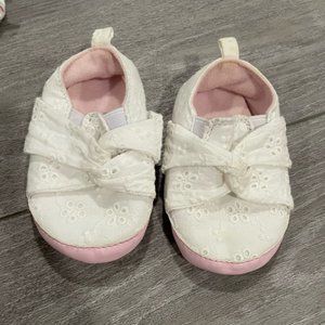 6-9 Months Target White Eyelet Lace Baby/ Crib Shoes